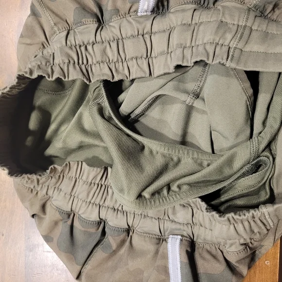 Lululemon Hotty Hot Short Savasana Camo Fatigue Green Size 4 - Picture 5 of 8